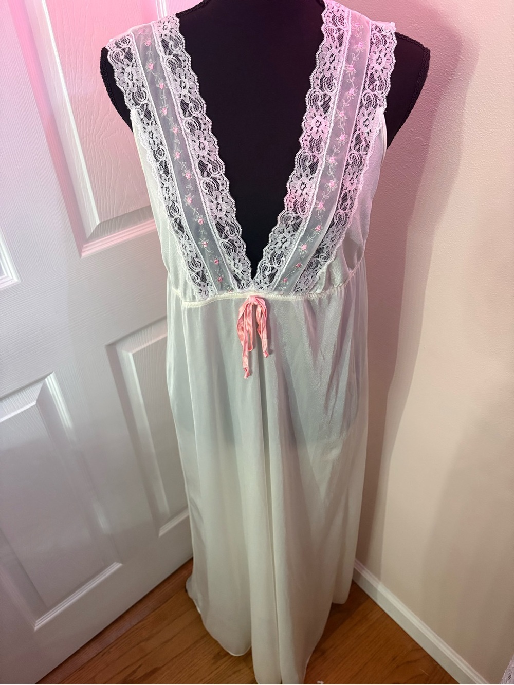 Vintage dreamaway Lace-Trim White Chemise with Pink Ribbon Tie